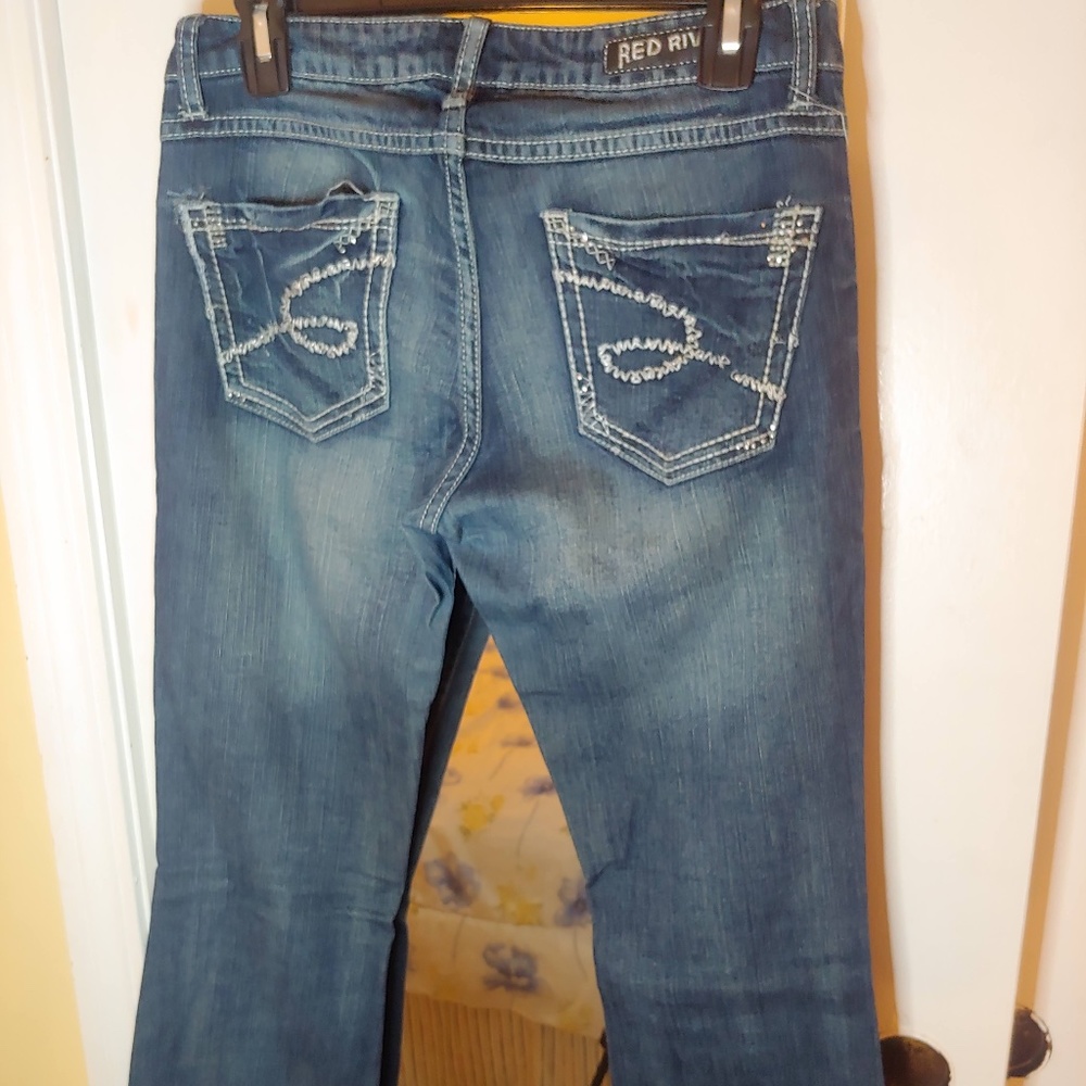 Red Rivet Straight Leg Low Rise Jr Jeans (9) - Picture 4 of 7